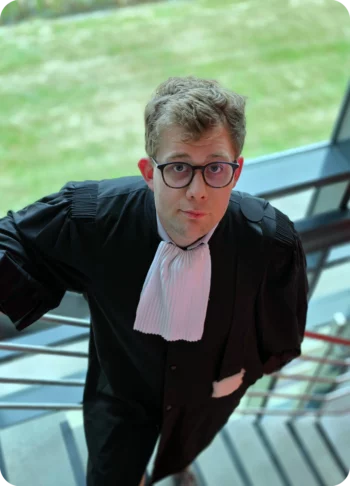 Christophe-Peeters-Avocat-La-Louviere-portrait-toge-001 copie