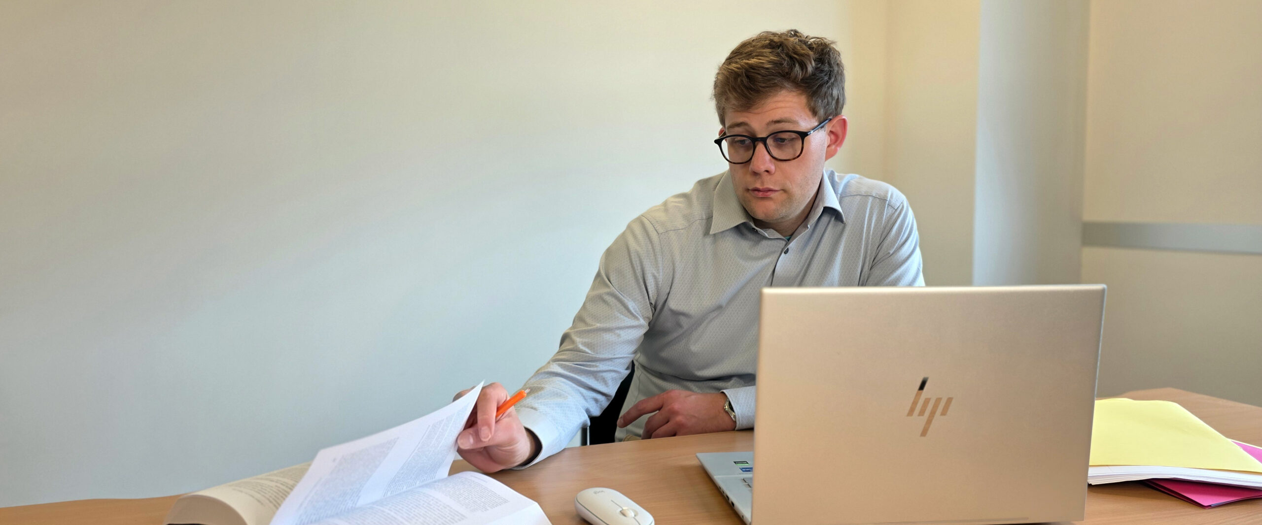 Christophe-Peeters-Avocat-La-Louviere-bureau-001 Christophe-Peeters-Avocat-La-Louviere-portrait